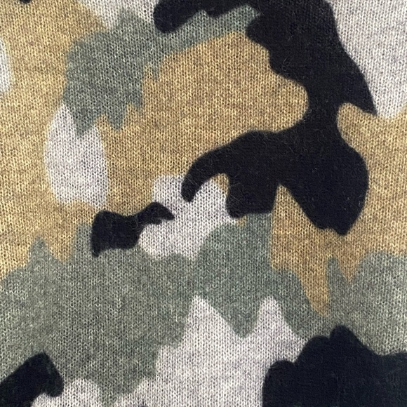 360 Cashmere Camo print crew neck sweater - size XS - Picture 2 of 15